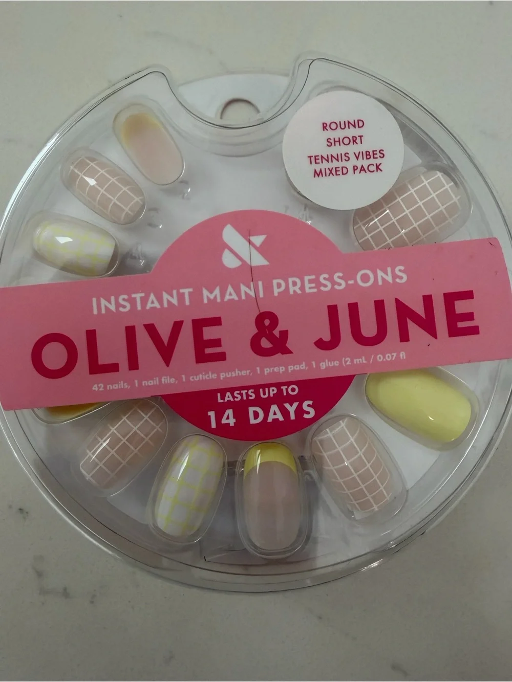 Olive & June Instant Mani Press-Ons — Yellow & Cream Tennis Vibes